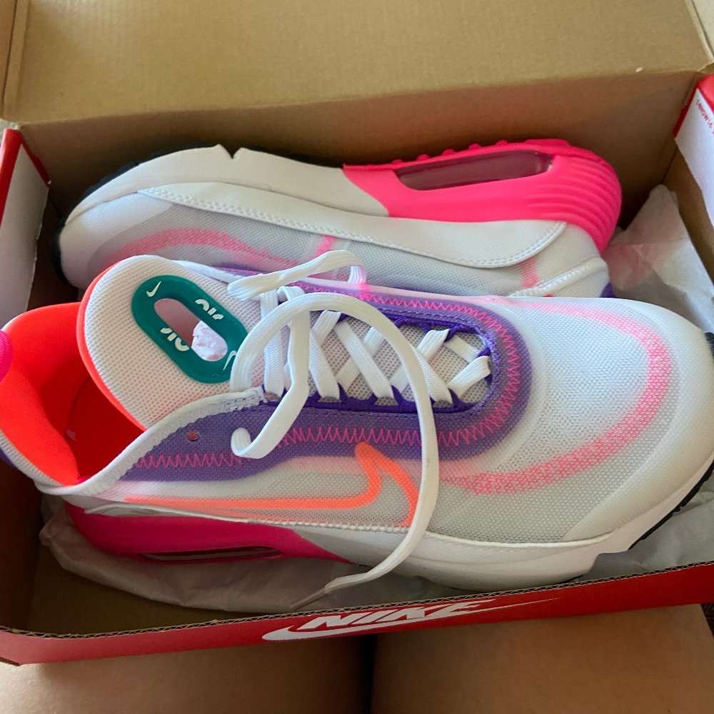 Brand New Womens Nike Air 2090